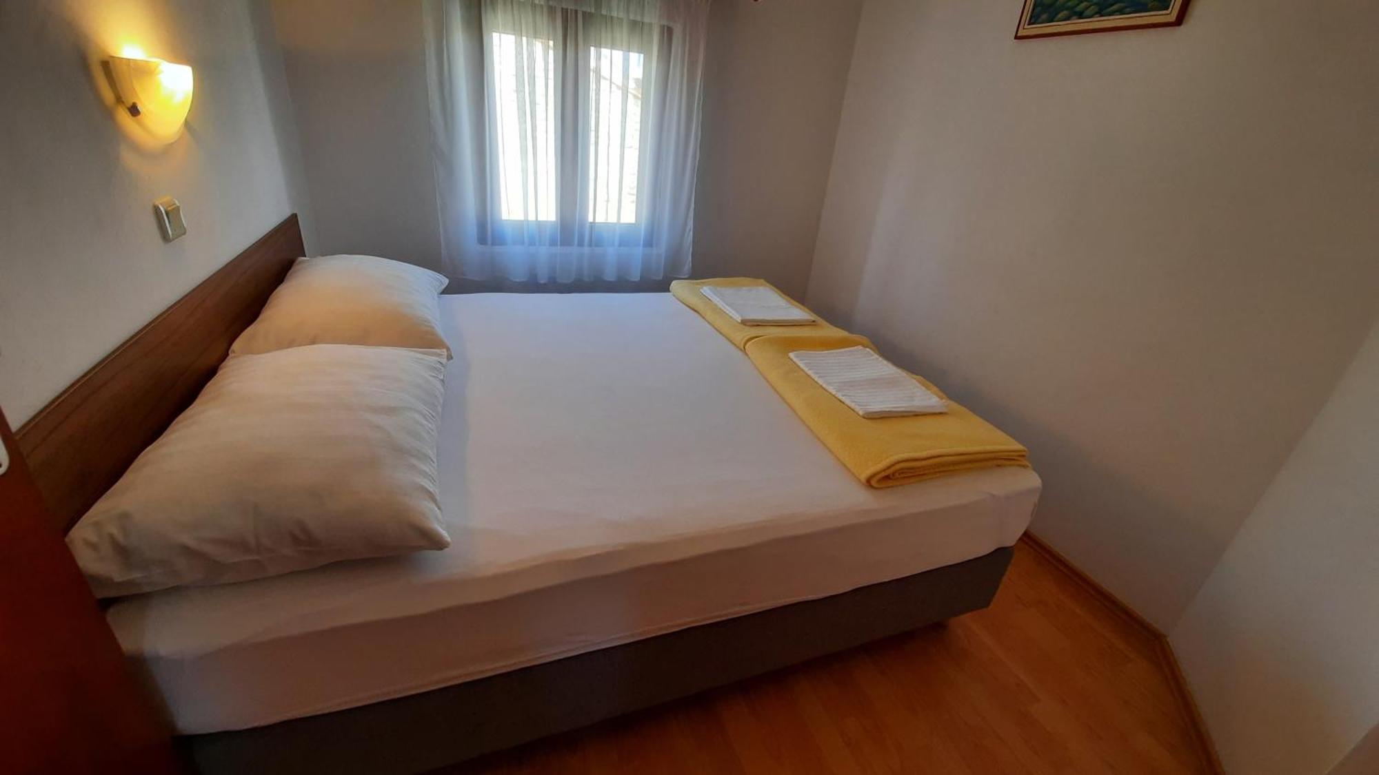 Apartment Pulic Раб Екстериор снимка
