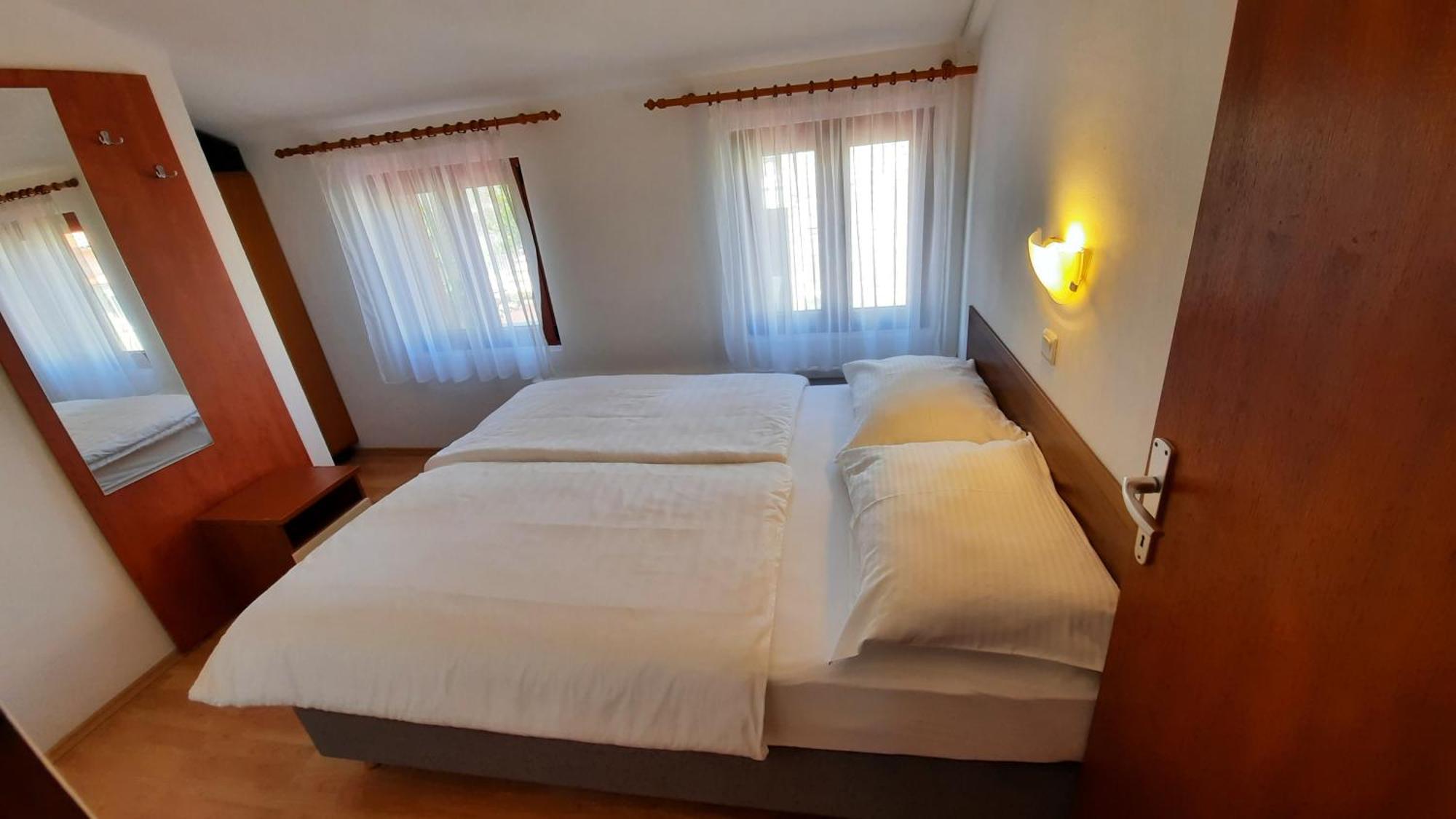 Apartment Pulic Раб Екстериор снимка