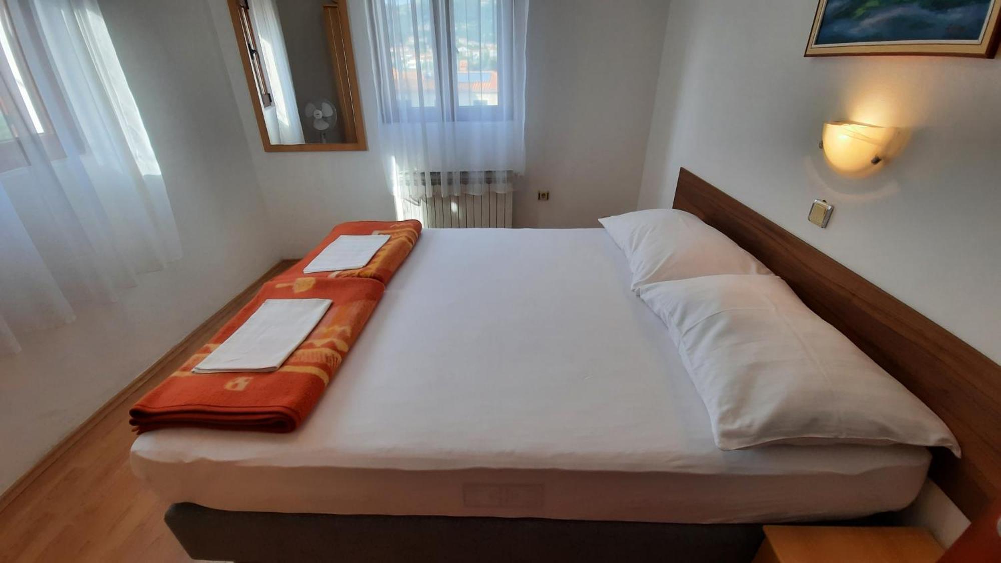 Apartment Pulic Раб Екстериор снимка