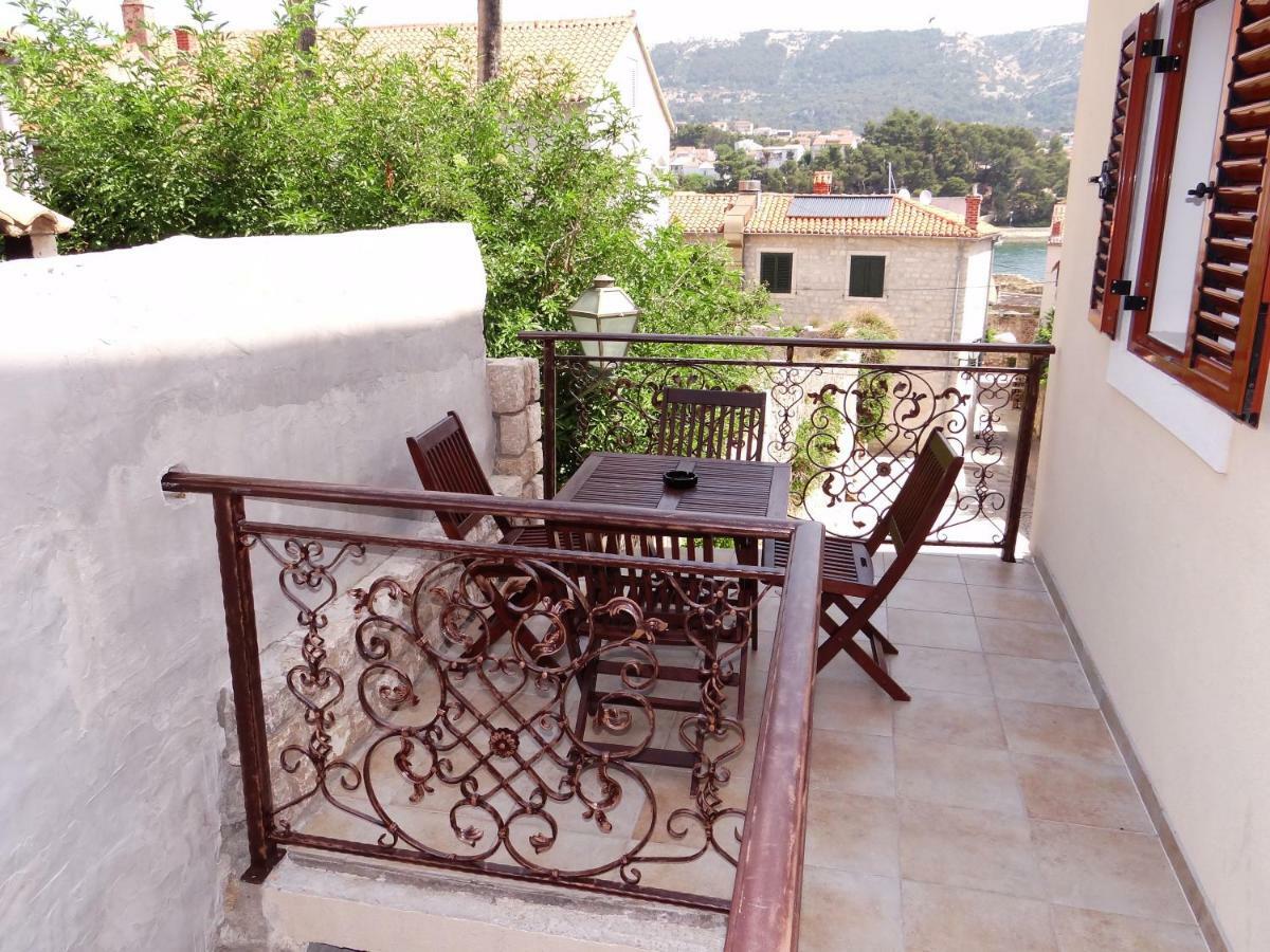 Apartment Pulic Раб Екстериор снимка