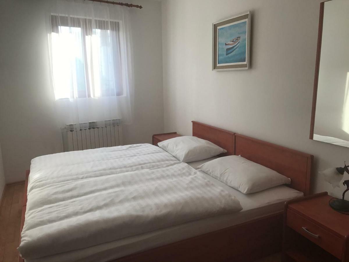 Apartment Pulic Раб Екстериор снимка