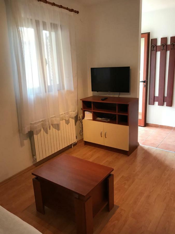 Apartment Pulic Раб Екстериор снимка