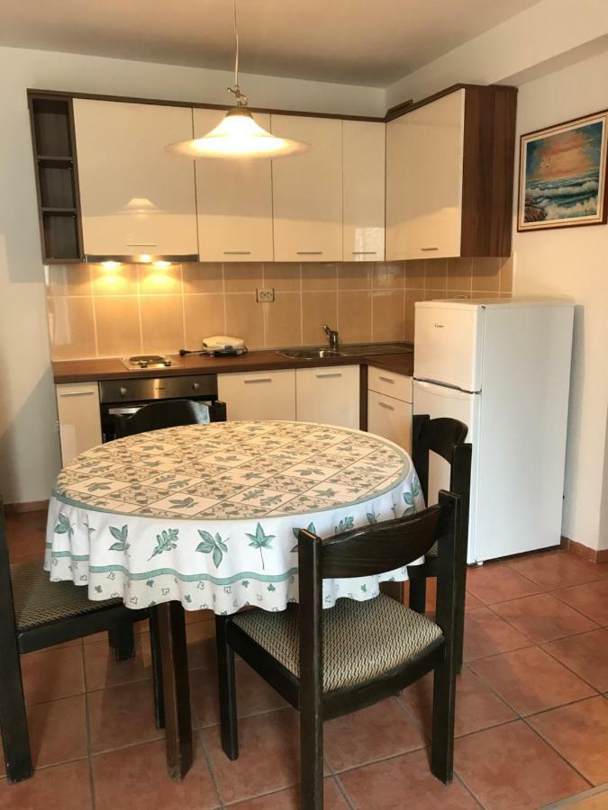 Apartment Pulic Раб Екстериор снимка